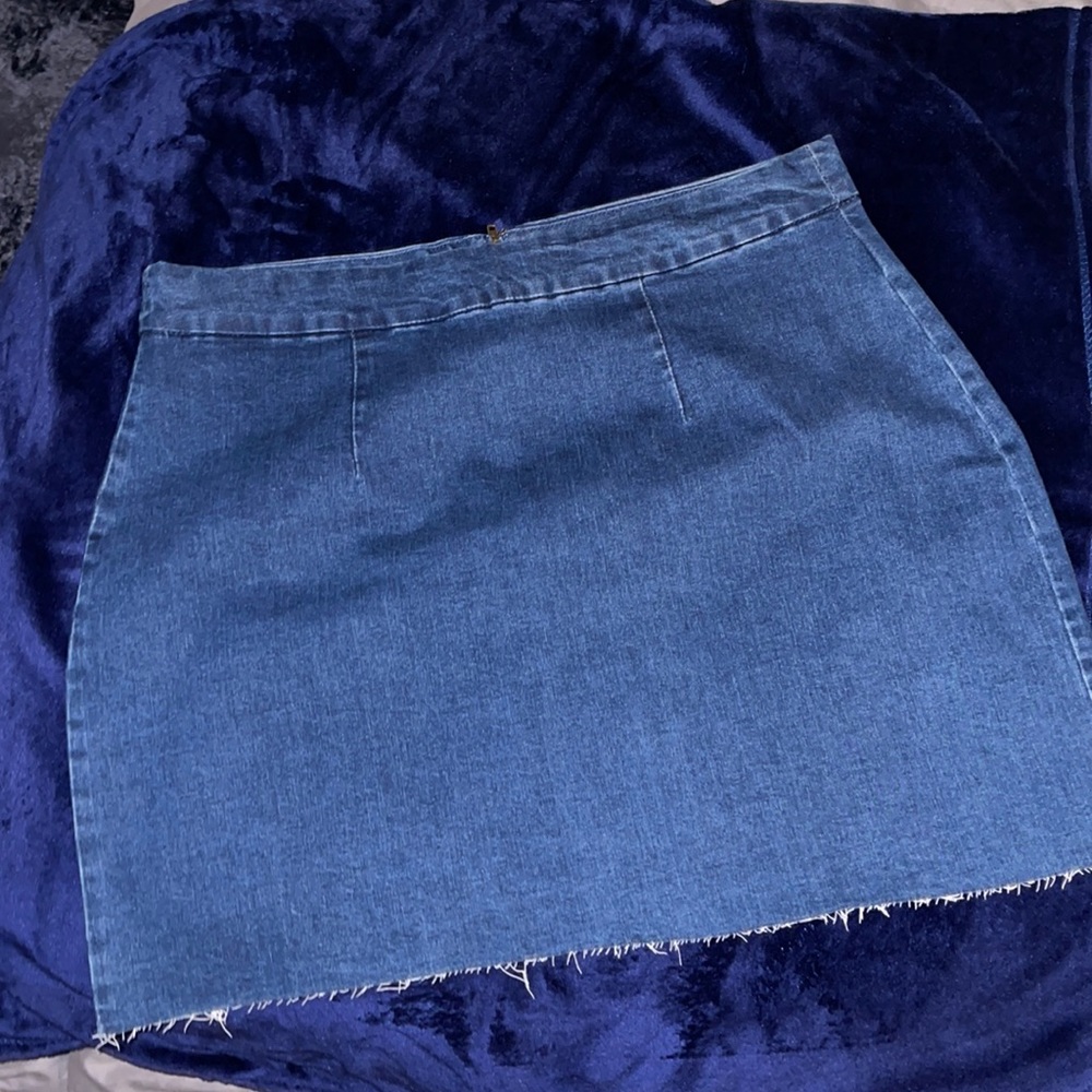 This a blue jean mini skirt from forever 21+.